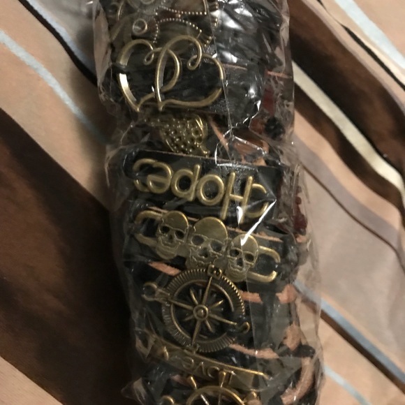 160 bracelets none are the same selling them all - Picture 5 of 8